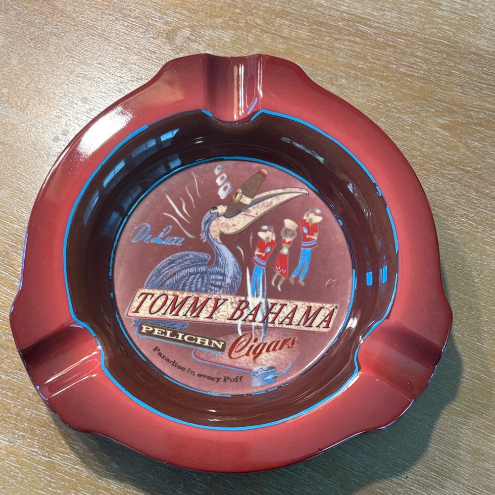 Tommy Bahama Red Pelican Cigar Ashtray-like new